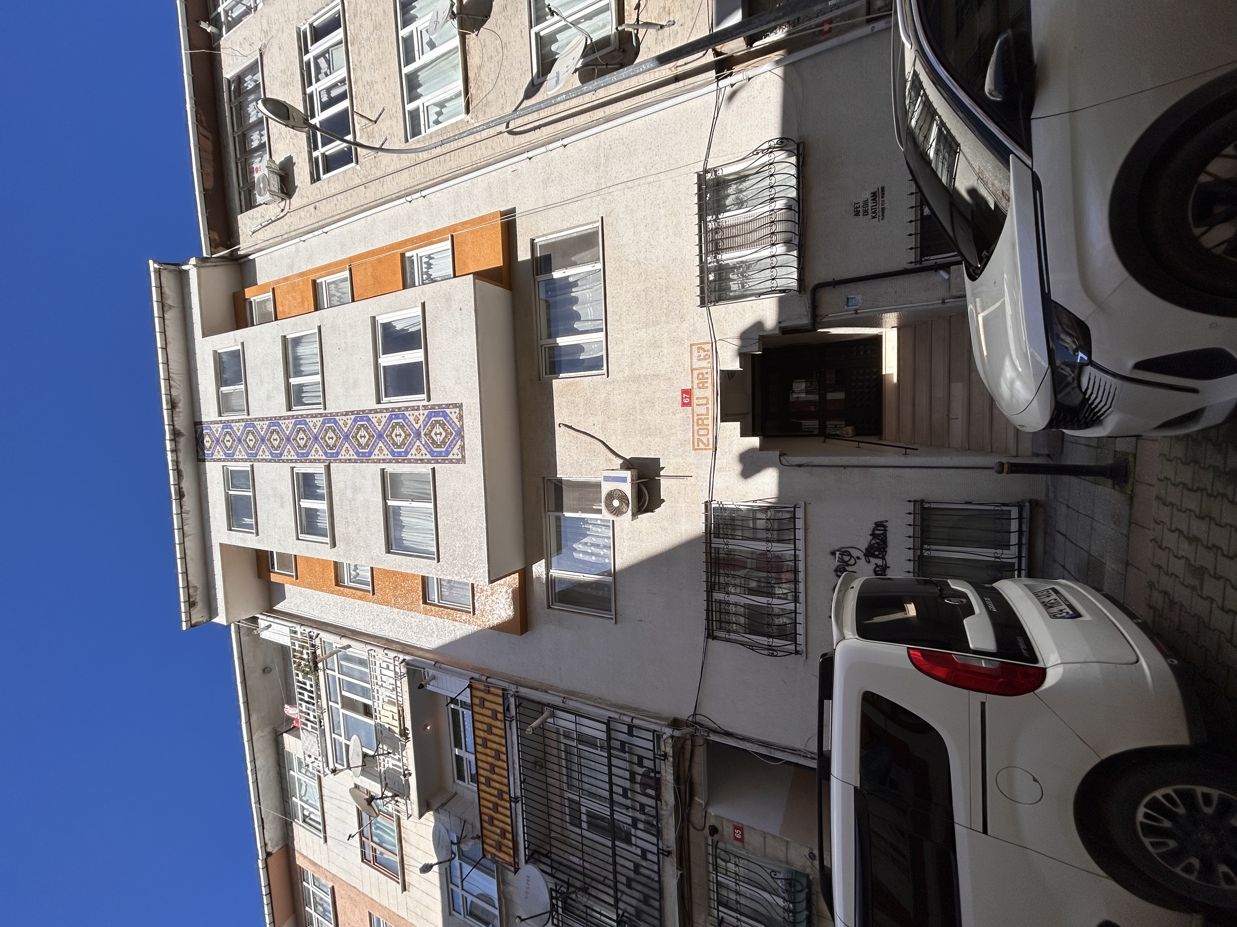 Kadıköy Yeldeğirmeni’nde Sosyal Yaşam’a ve Ulaşım Ağına Çok Yakın Satılık 2+1 Daire