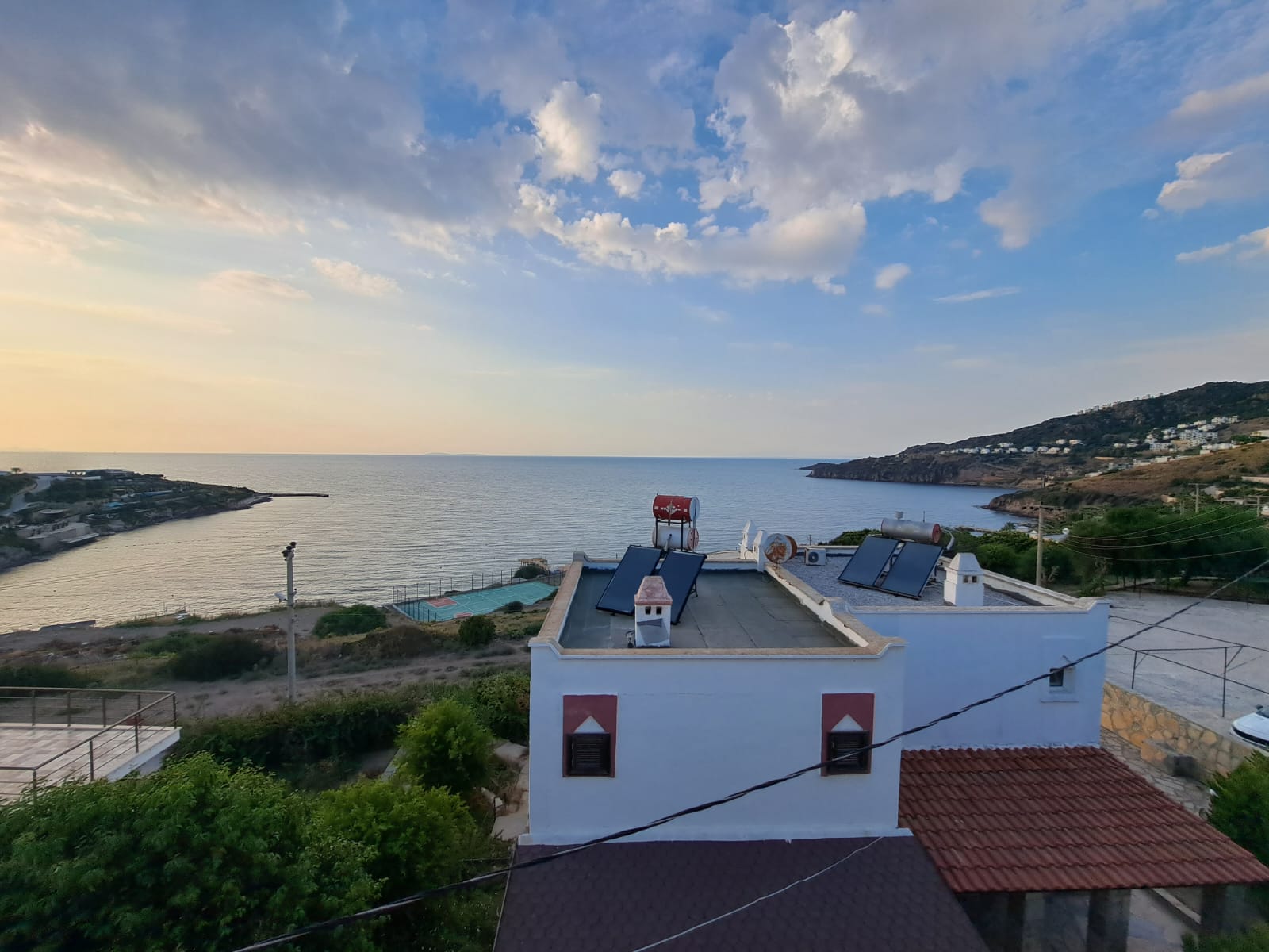 ÖZEL PLAJLI SİTE İÇİNDE DENİZE 100 M. SATILIK DAİRE